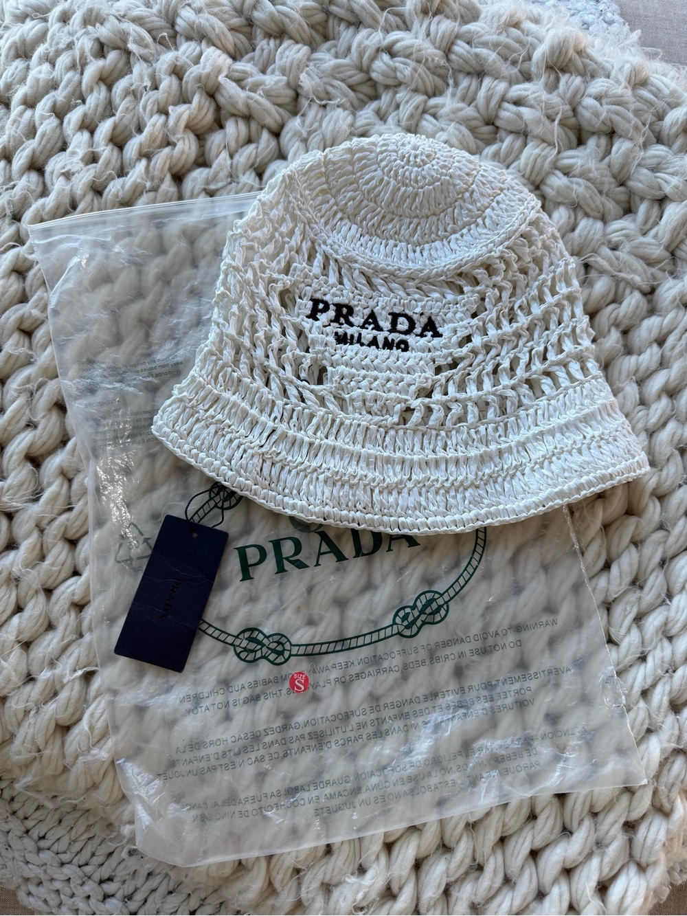 Prada White Rafia - woven - straw Bucket Hat - NWT & plastic bag - One size
